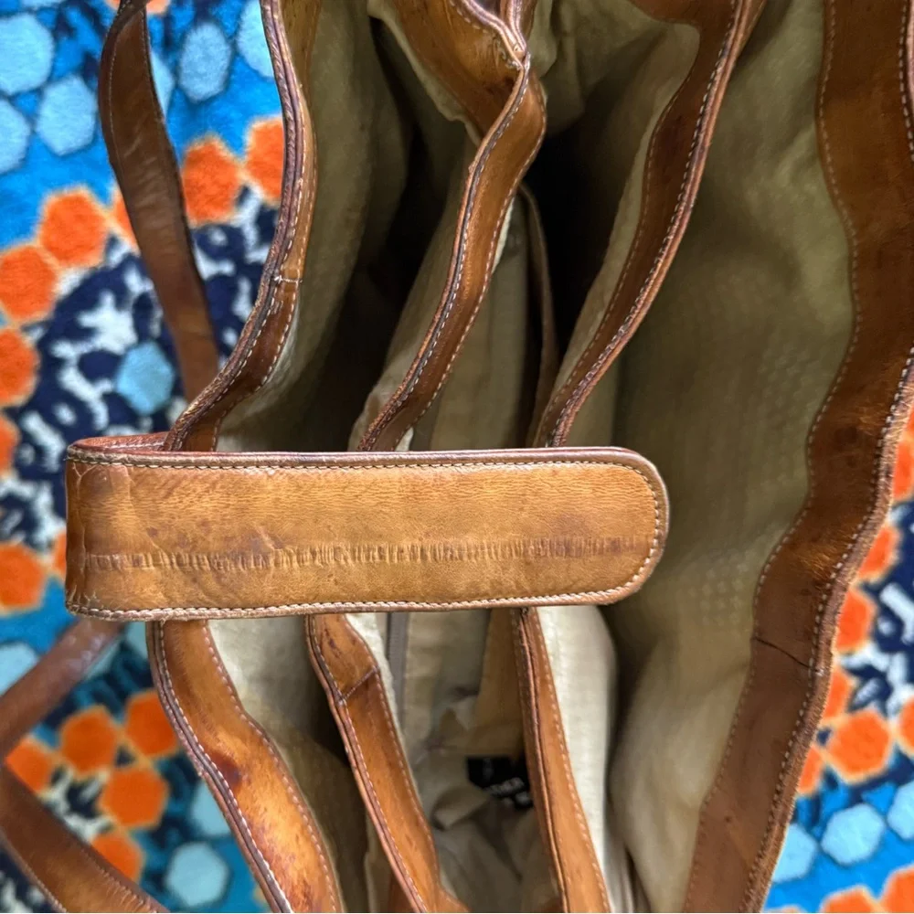 Leather of the Sea Women’s Genuine Vintage Eel Skin Camel shoulder Pocketbook - Picture 4 of 4